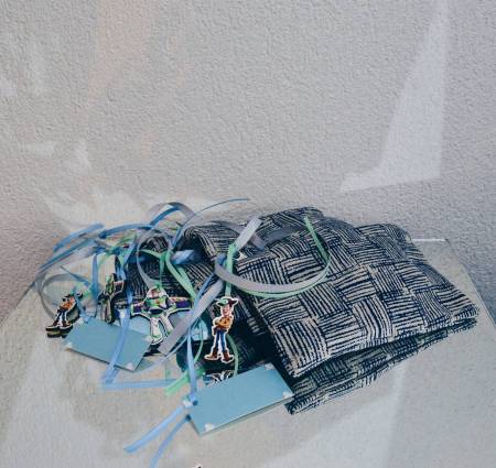 Μπομπονιέρα βάπτισης πορτοφολάκι με μπλε αποχρώσεις και ξύλινο στοιχεία Toy Story