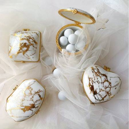 Μπομπονιέρα γάμου ή βάπτισης πορσελάνινη μπιζουτιέρα σε σχέδιο marble  χρυσό