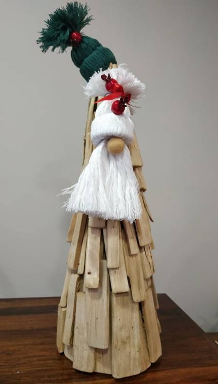 Δέντρο ξύλινο με σκουφάκια