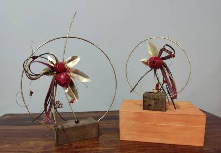 Σύνθεση επιτραπέζια με ρόδια κεραμικά και  χαλκό 12 εκ