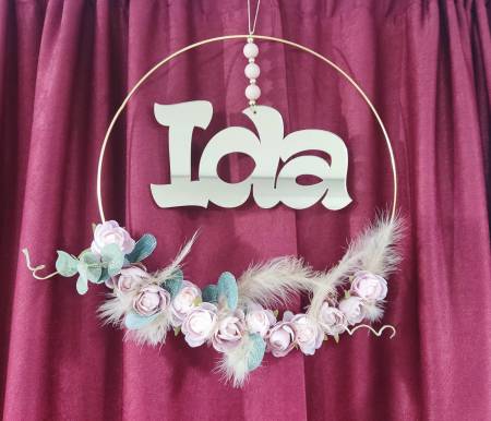 Χρυρό στεφάνι 30 εκ με όνομα σε χρυσό καθρέπτη πλέξιγκλας