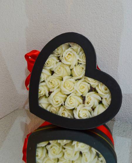 Χάρτινο κουτί καρδιά με soap flowers T206